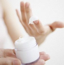 Крем для догляду за шкірою рук: денний і нічний крем для рук. Як приготувати крем для рук і нігтів в домашніх умовах: рецепти